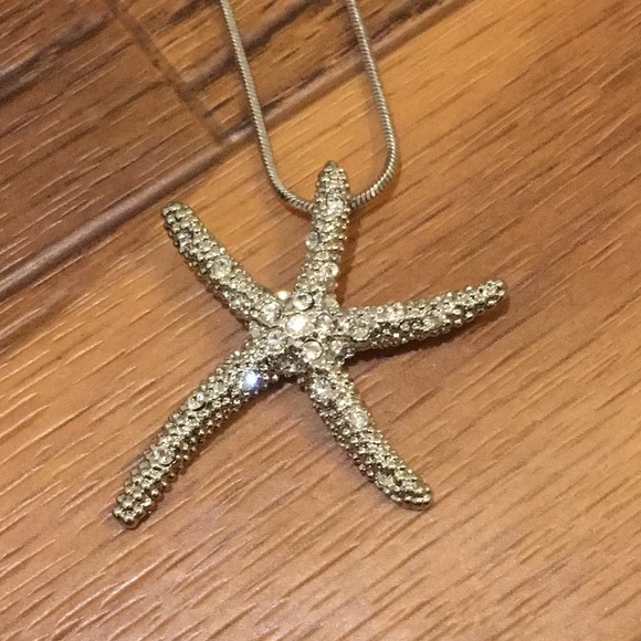 Jewelry - 🎉BOGO FREE! Starfish necklace